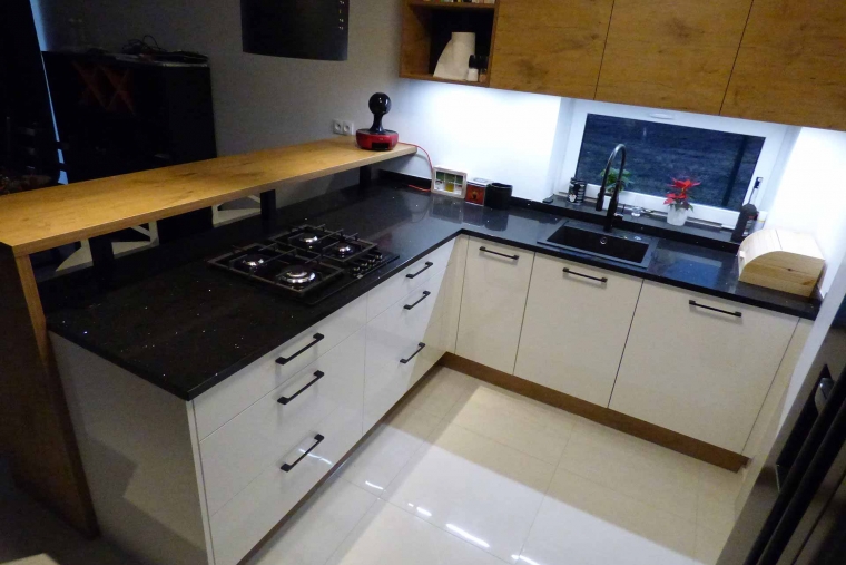 Kuchynská doska Technistone Starlight Black detail