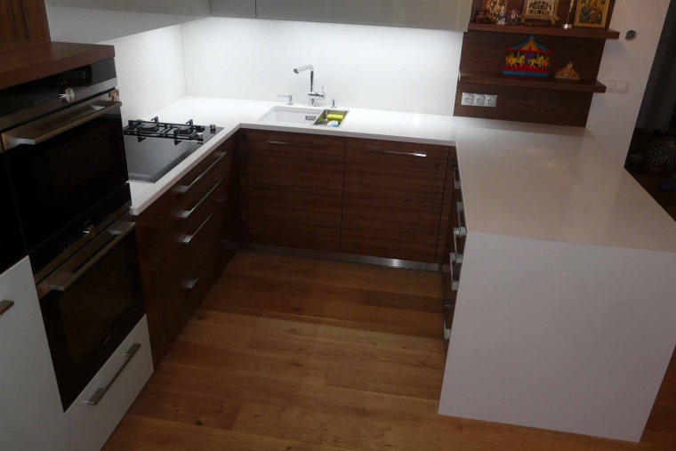 Technistone Crystal Pollar White svetlo