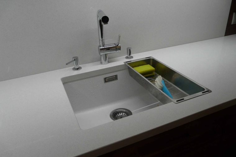 Technistone Crystal Pollar White celok