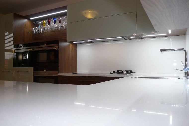 Technistone Crystal Pollar White povrch