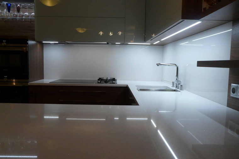 Technistone Crystal Pollar White detail spoja