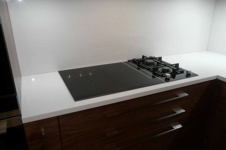 Technistone Crystal Pollar White svetlo