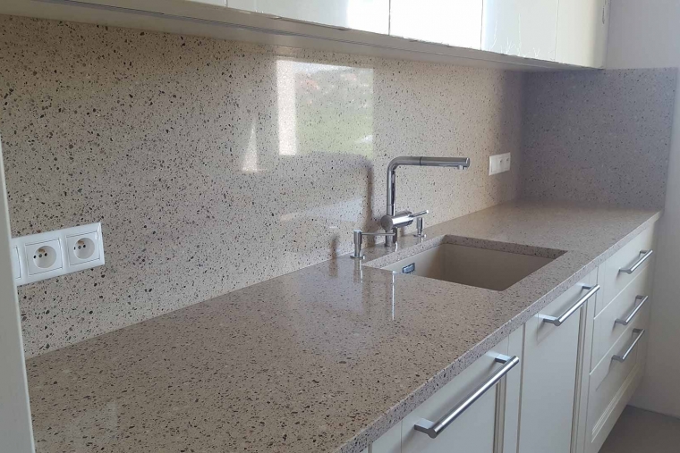 Technistone Crystal Sahara NR montáž